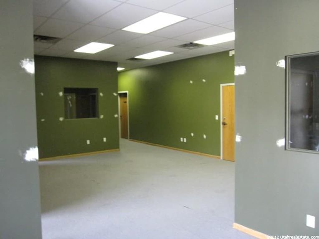 2451 S 600 W Salt Lake City UT Commercial Lease - photo 3 of 6