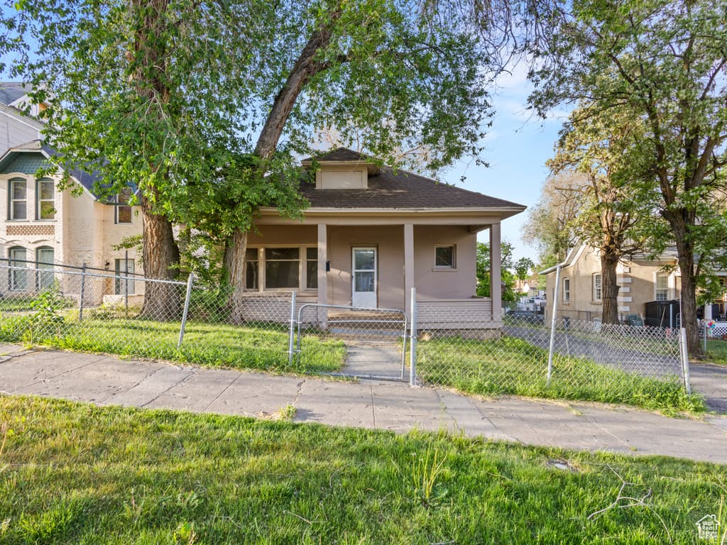 551 E 27TH ST - Property photo 1 of 6
