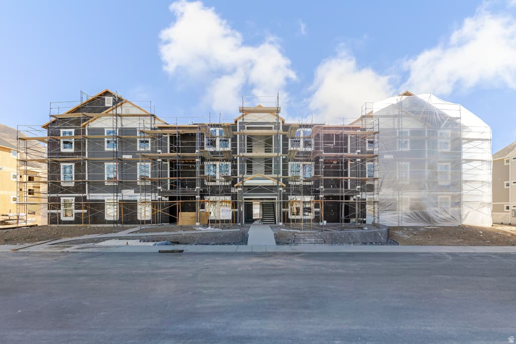 693 W 4500 S #O301 - Property photo 1 of 6