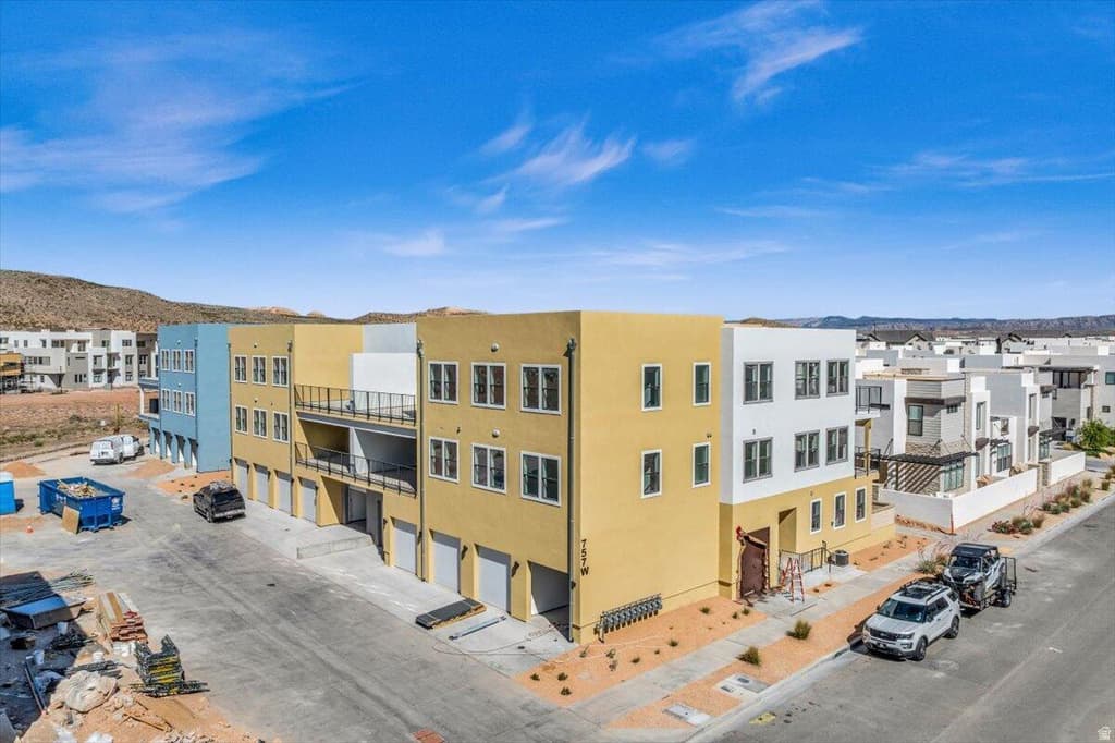 747 W PERIWINKLE LN #302 - Property photo 1 of 6