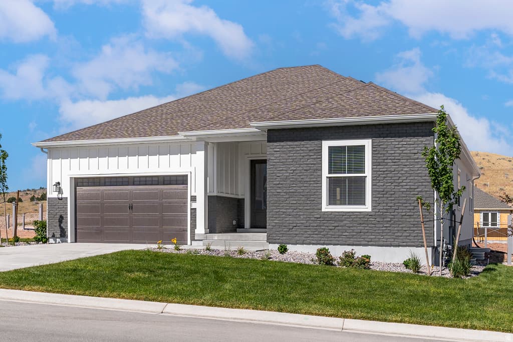 895 CREST DALE LN - Property photo 1 of 6