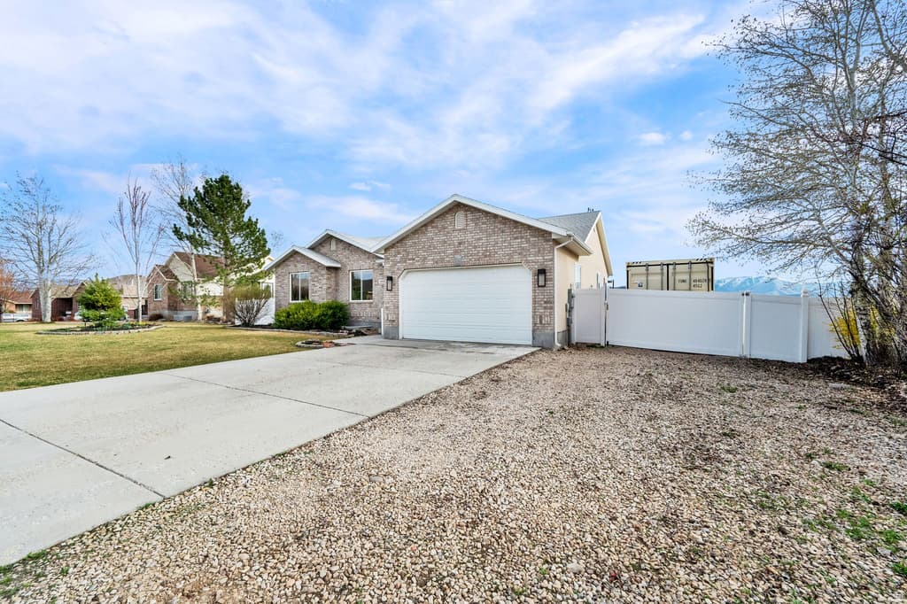 694 E 260 S - Property photo 1 of 6