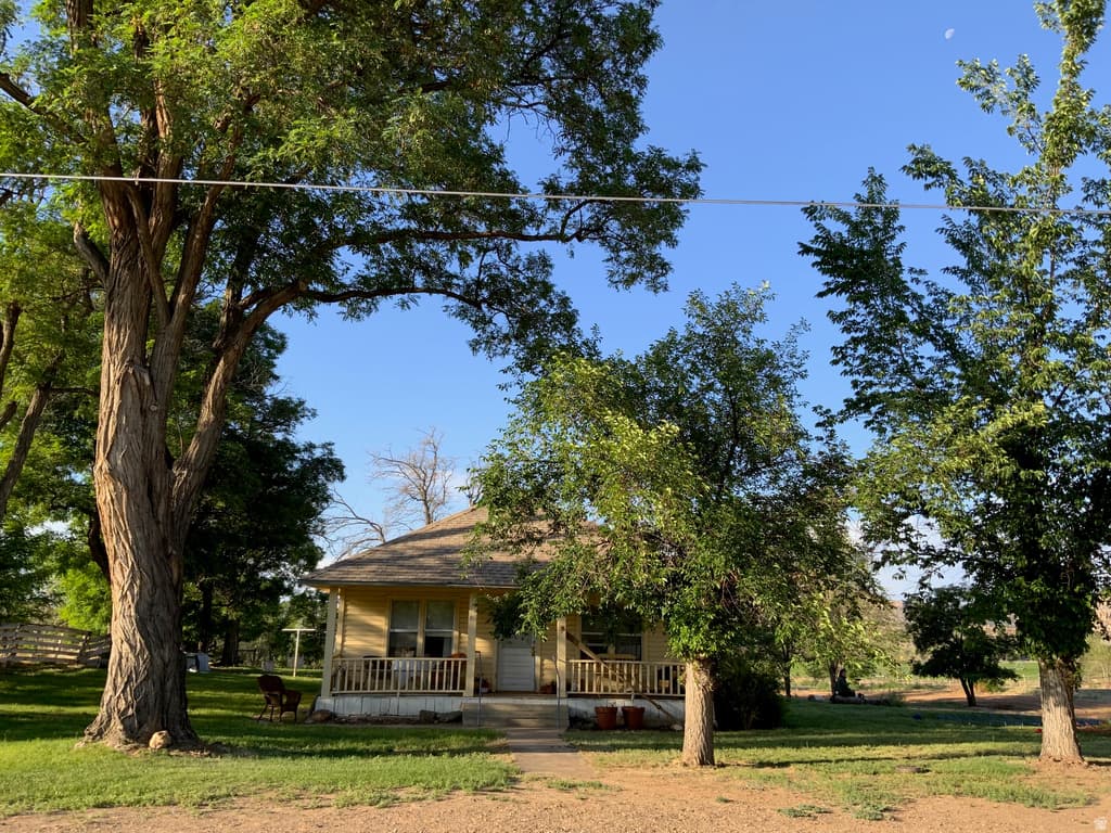 85 W 300 S - Property photo 1 of 6