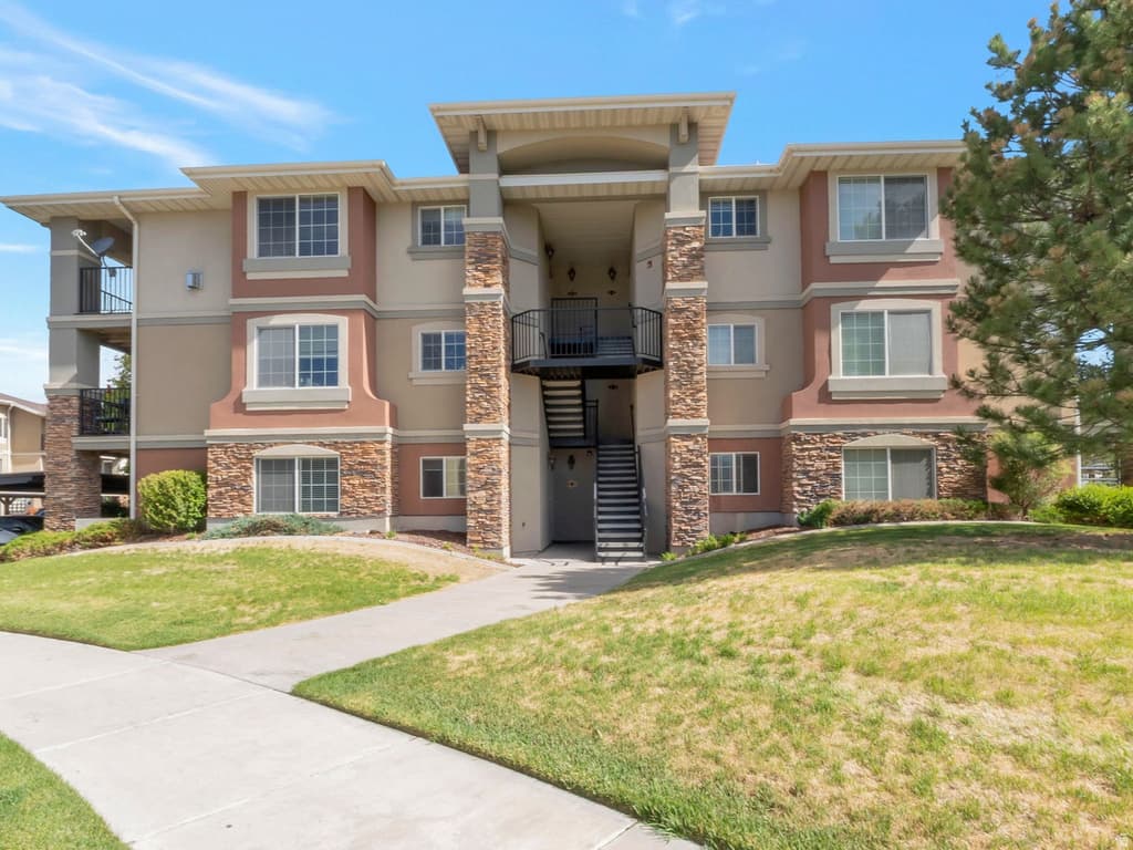 242 E SPENCER PEAK WAY #G3 - Property photo 1 of 6