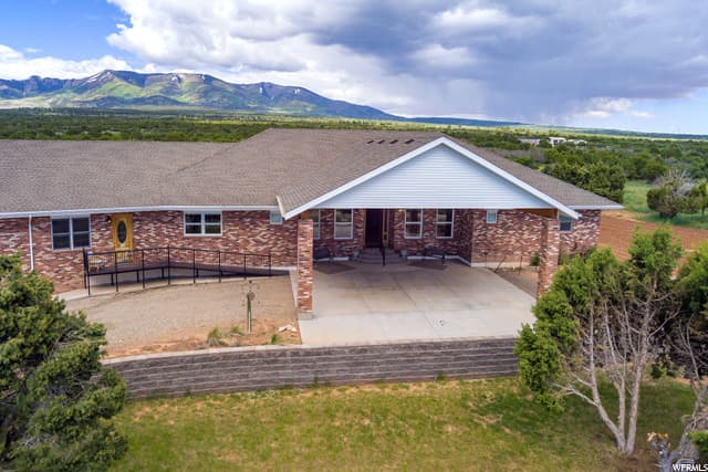 422 S CREEK RD