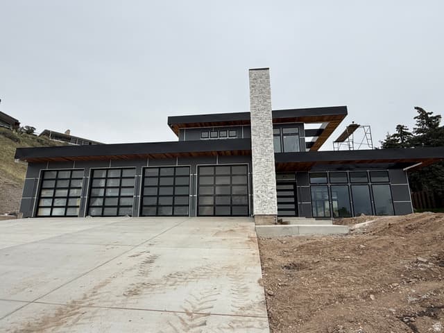 422 N CASTOR LN