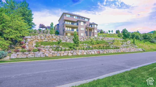 1596 E MILLBROOK WAY