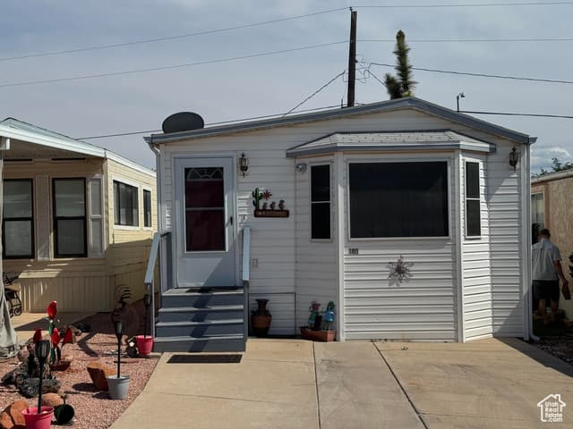 1225 N DIXIE DOWNS RD #100