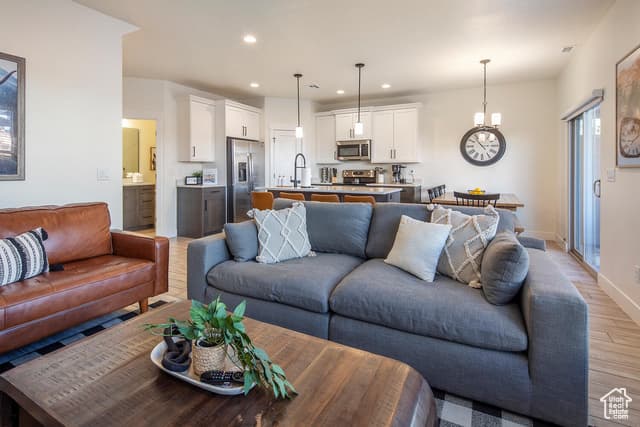 1377 E VISTA ROJA PL