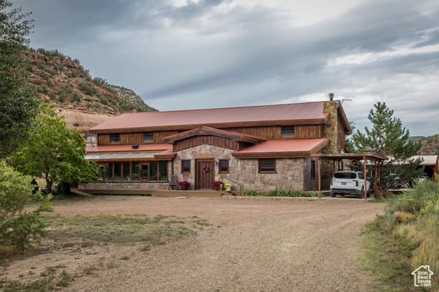 1095 S MONTEZUMA CANYON RD