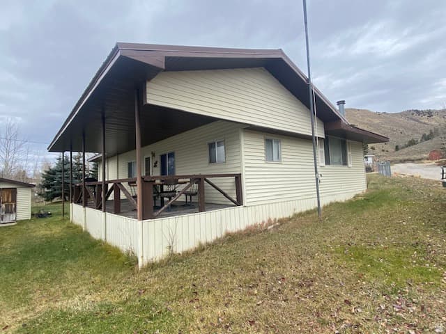 955 E 5240 N