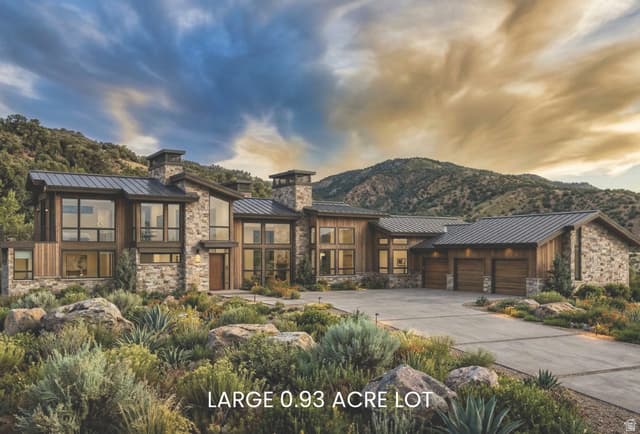 2313 E WRANGLER DR