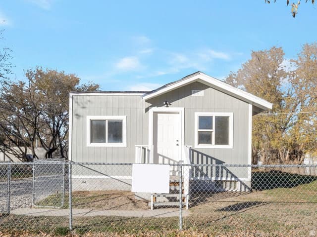 1680 W CLAYBOURNE AVE