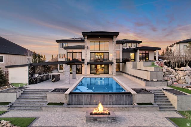 1468 E TRAIL CREST CT