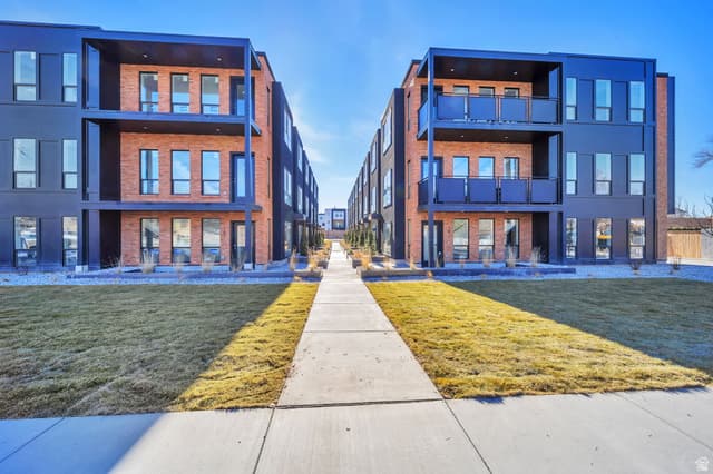 884 E ROWLEY DR #107