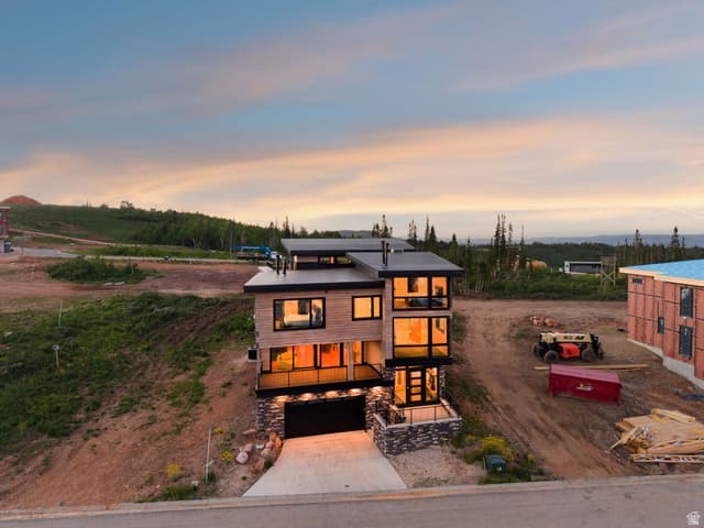 8526 E OVERLOOK DR