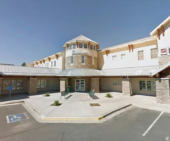 8834 S REDWOOD RD #212