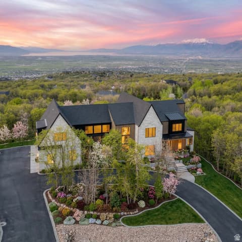 1115 S EAGLE NEST DR