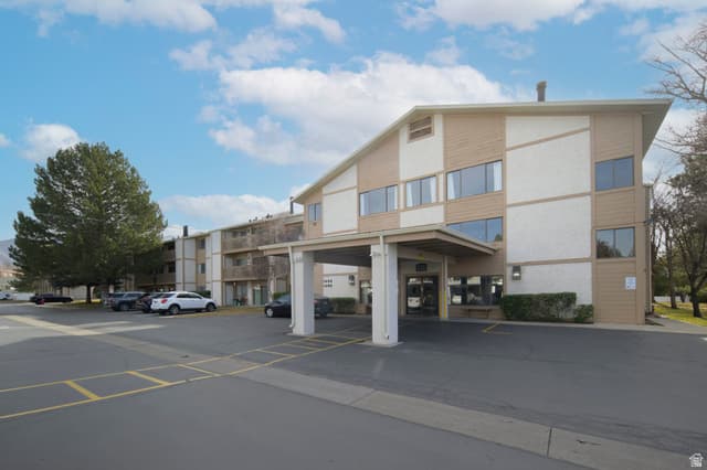 1460 E HIGHLAND COVE LN #320