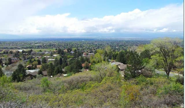 3720 E GOLDEN OAKS DR