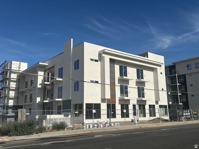 2085 N MAIN ST #110