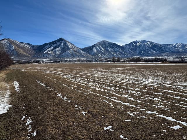 180 N WOODLAND HILLS DR