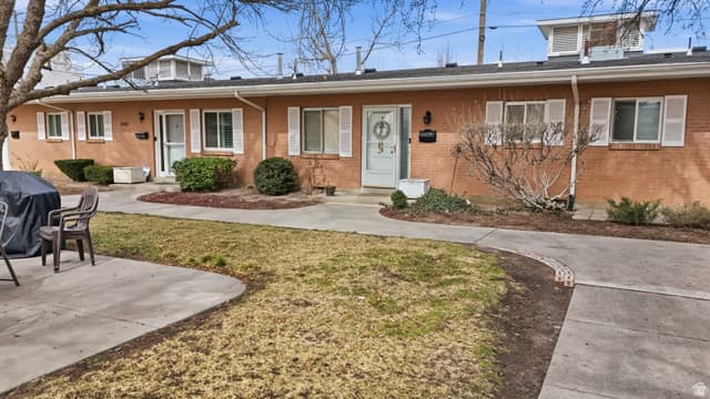 2199 E CARRIAGE LN #5