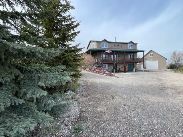 272 CLARK AVE