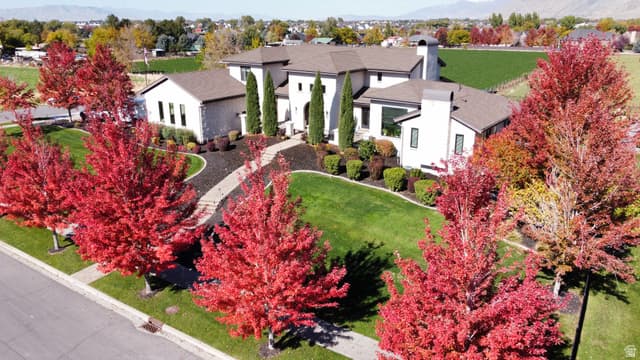 684 LOOKOUT POINT DR