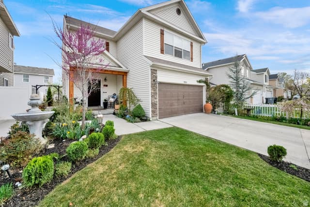 1351 W GLENBARR DR