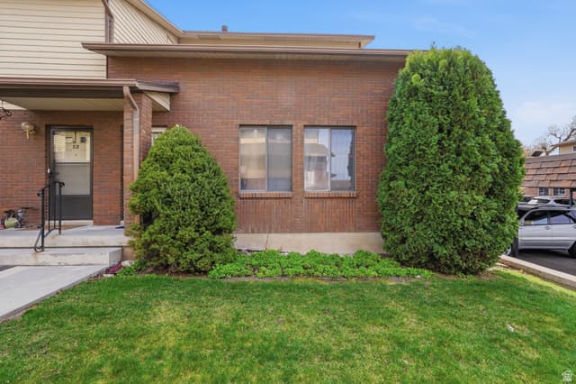 1113 COUNTRY HILLS DR #E1