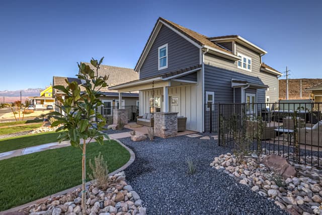 1236 E VILLA WAY