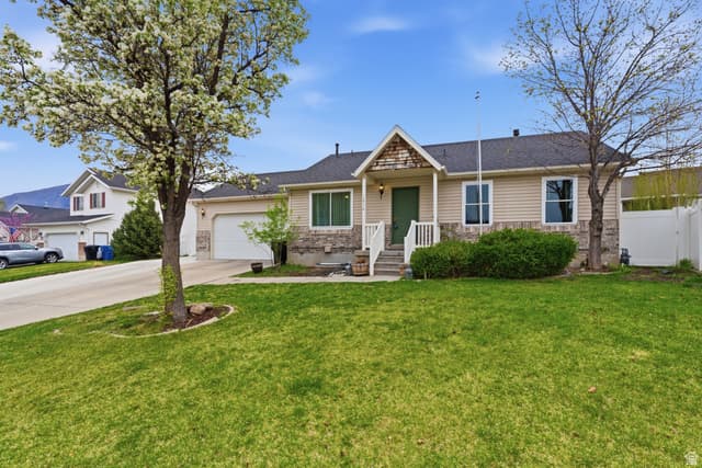 1216 E LOAFER VIEW DR