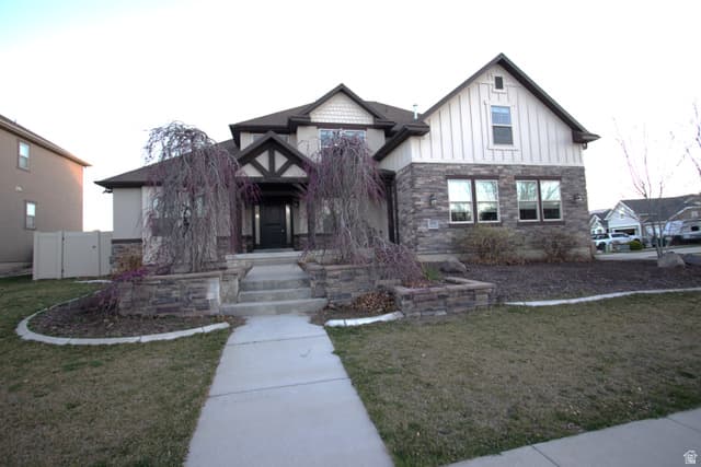 951 W GRIZZLY WULFF DR