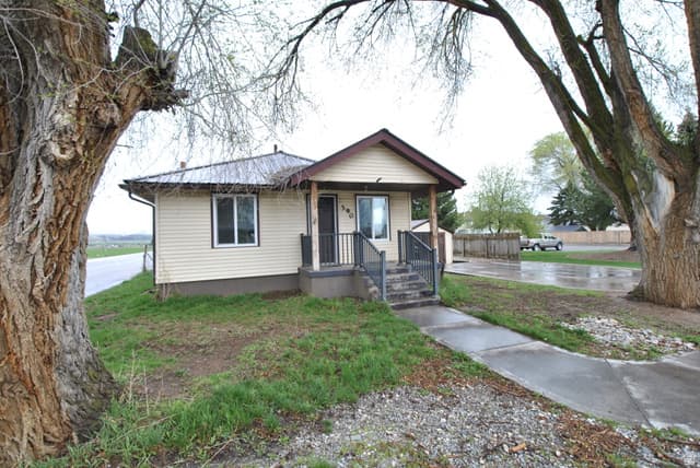 390 N 2ND