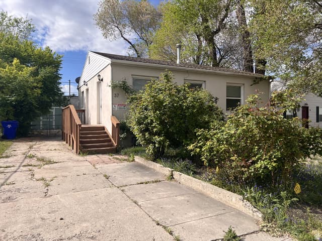 37 W ROBERT AVE