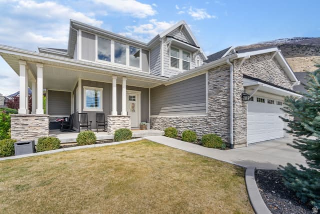 9558 N AVANYU DR