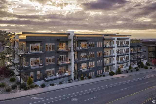 7367 S CANYON CENTRE PKWY #103