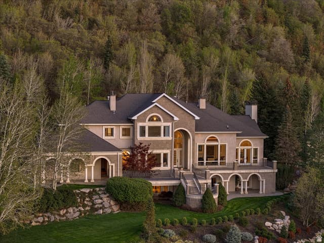 3222 E EAGLE VIEW CIR