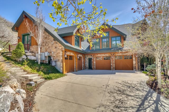 1400 E COVE CIR