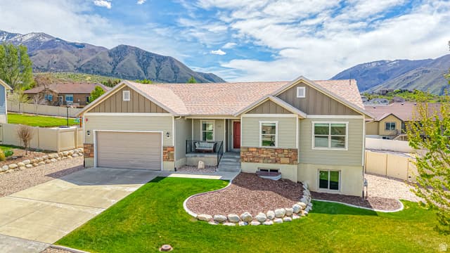 29 W MAGELLAN LN