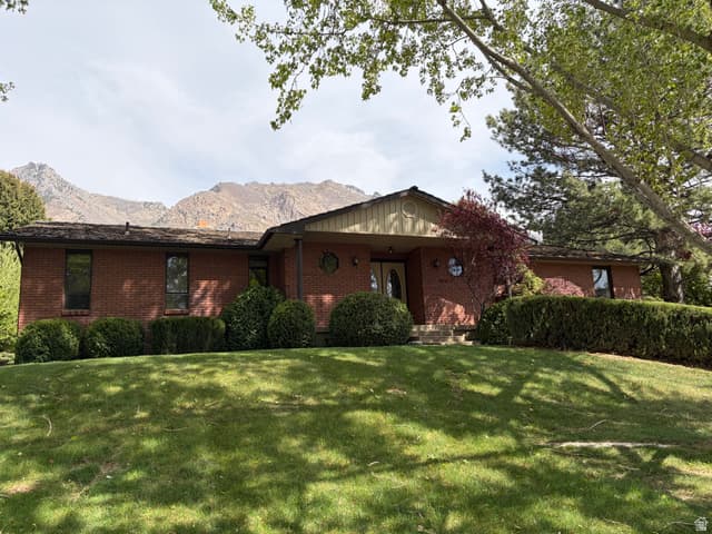 815 E ALPINE DR