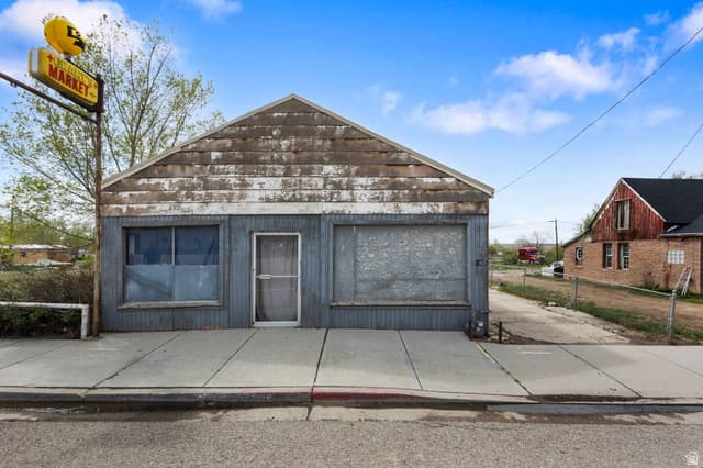 46 E MAIN ST