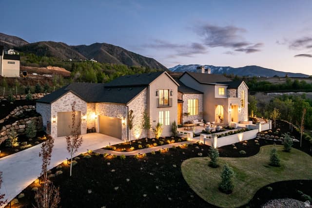 950 S ASPEN CIR