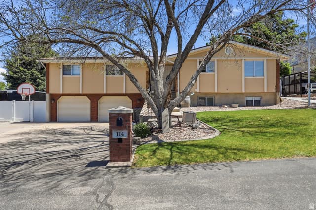 114 N CLARK LN