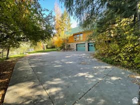 187 N WATERHOLE WAY
