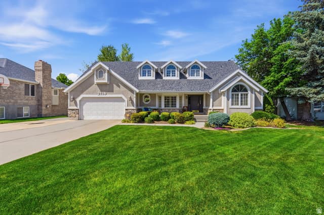 2114 W SURREY CIR