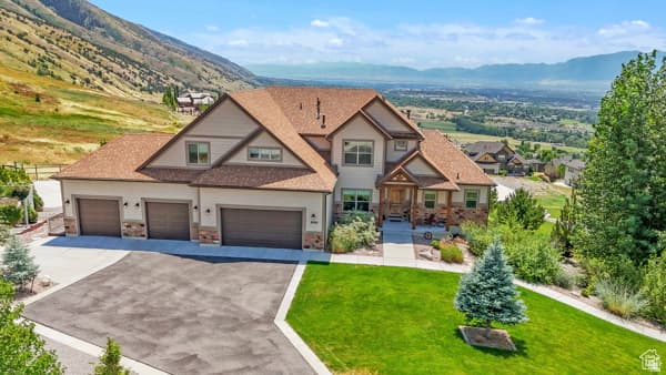 2330 E MEADOW LARK LN