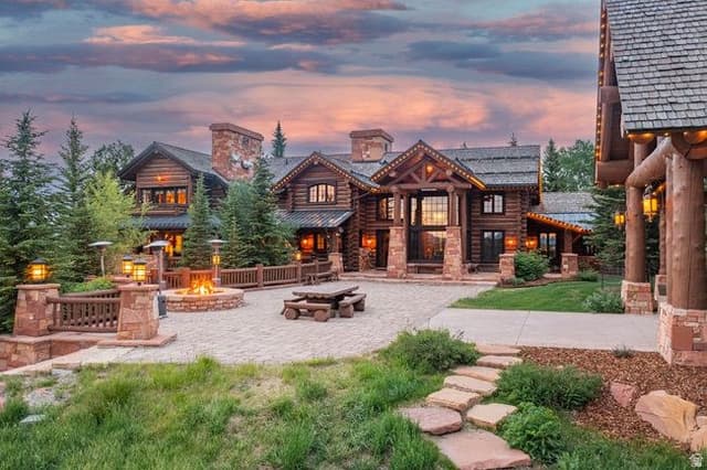 1943 N WOLF CREEK RANCH RD #12