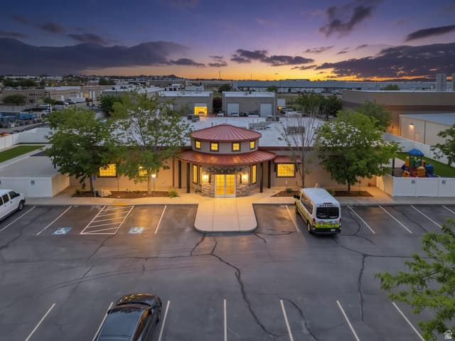 754 N REDWOOD RD
